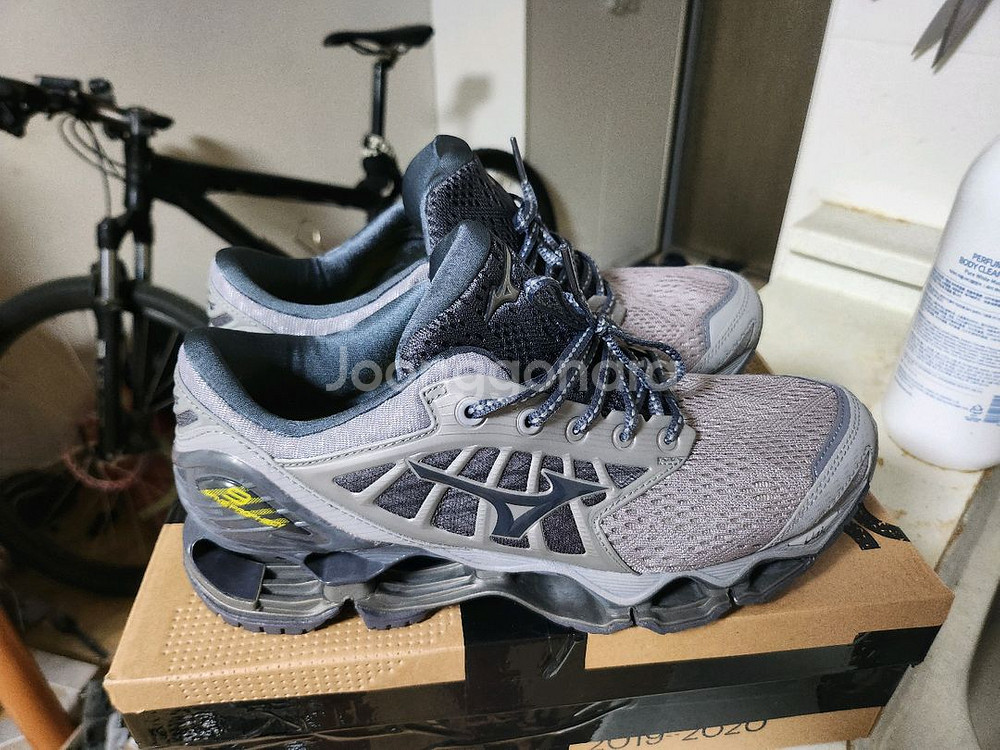 미즈노 웨이브 프로페시x그라프 런닝화--1