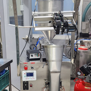 소분기+액체 정량충진비닐 배면포장기 세트 이미지