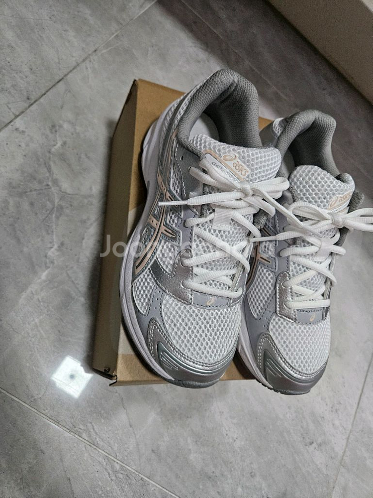 아식스 Gell 1130 235 사이즈 운동화 팝니다--2