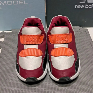 나이키키즈에어맥스 타이니205운동화