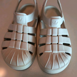 아디다스 슈퍼스타 샌들 220사이즈. 착불