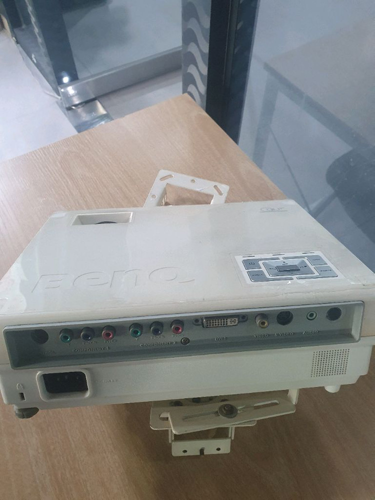 BenQ 벤큐W100 DLP 프로젝터 이미지