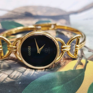 정품 구찌 6200L 금장시계