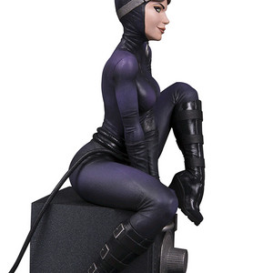 DC Collectibles 커버 걸즈 : 캣우먼 Statue by Joelle Jones