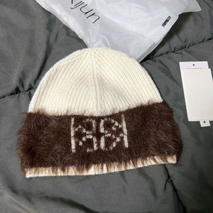 기준 엠블럼 비니 브라운