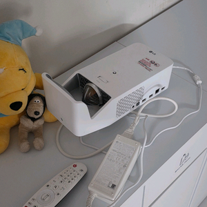 LG 시네빔 빔프로젝터 HF65LA