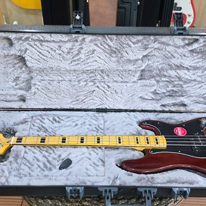 스콰이어 2025년식 클래식바이브 70s 월넛 프레시젼 베이스