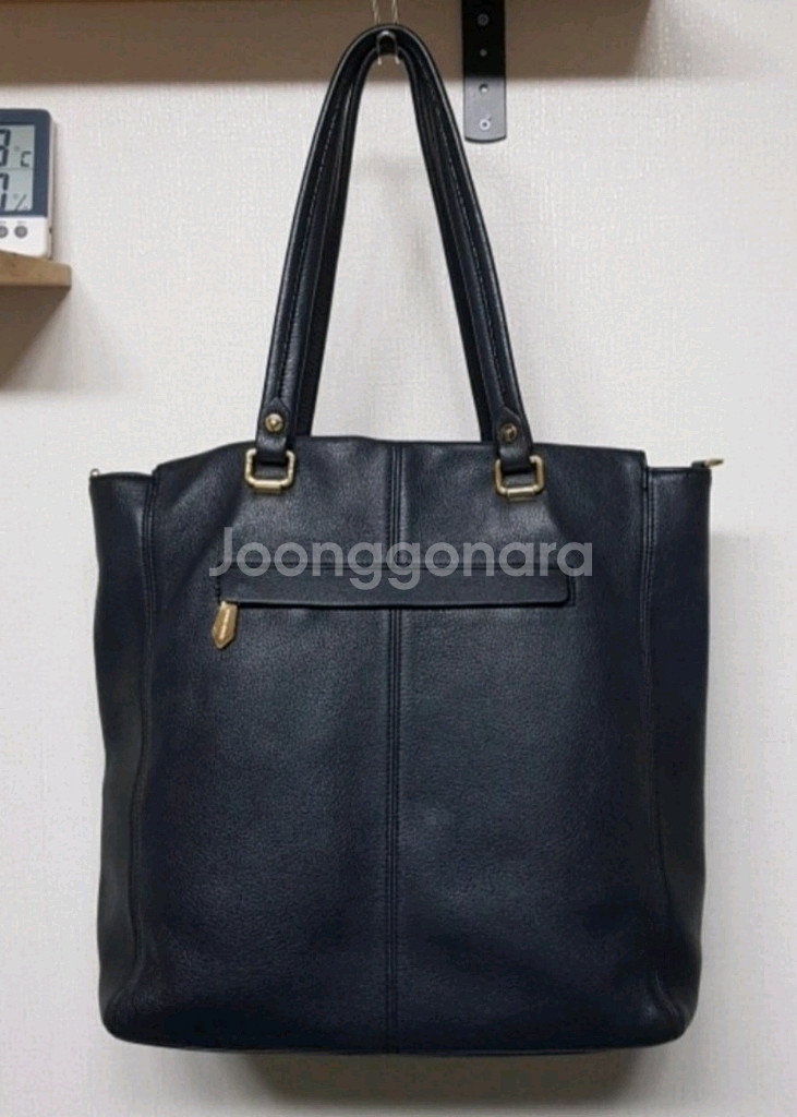 빈치스벤치 소가죽 숄더백 입니다.--1