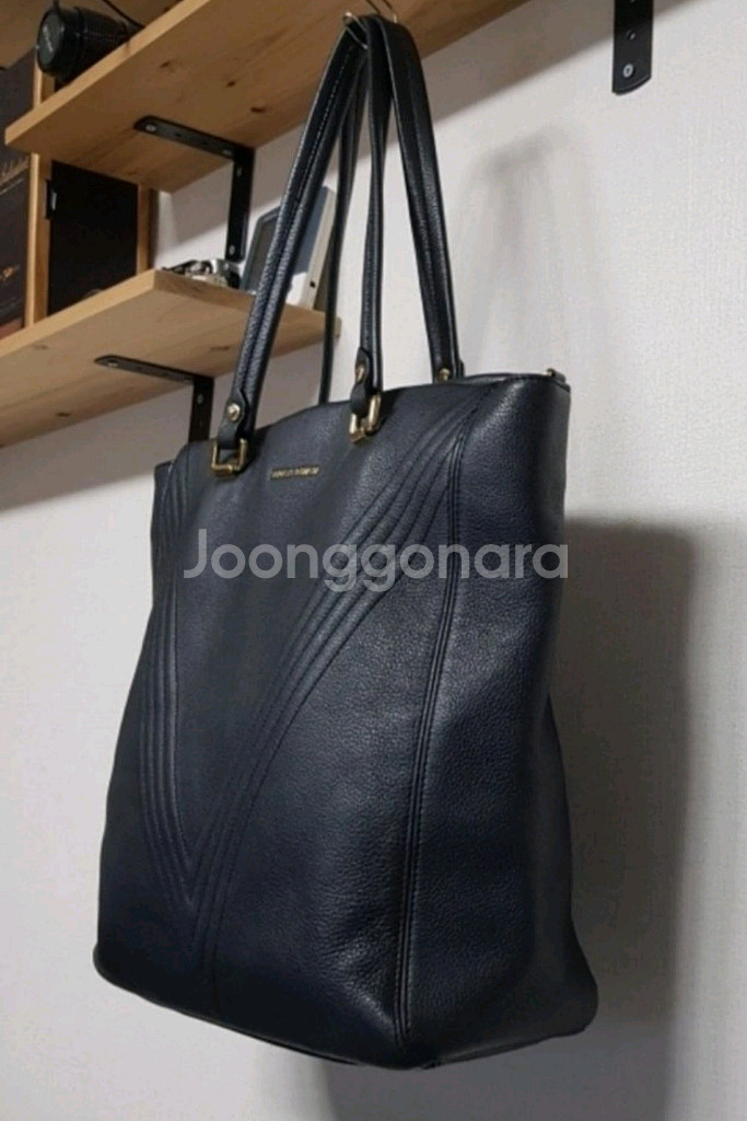 빈치스벤치 소가죽 숄더백 입니다.--2