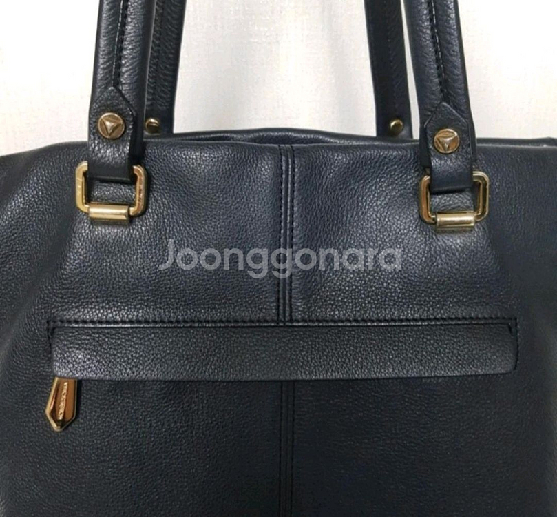 빈치스벤치 소가죽 숄더백 입니다.--7