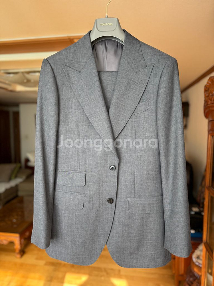 톰포드 윈저 스타일 차콜 수트--0