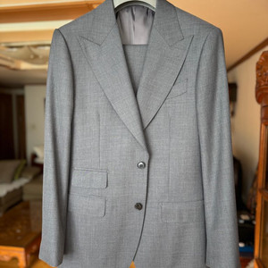 톰포드 윈저 스타일 차콜 수트