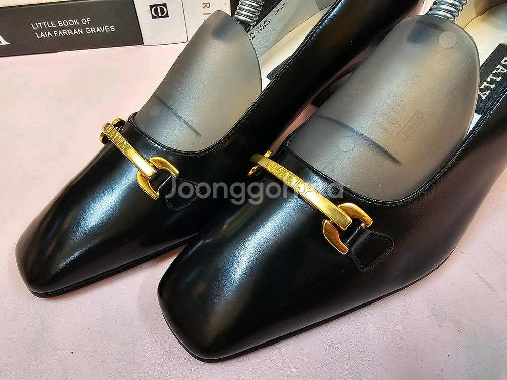 <새상품> 발리 여성 로퍼 구두 240--9