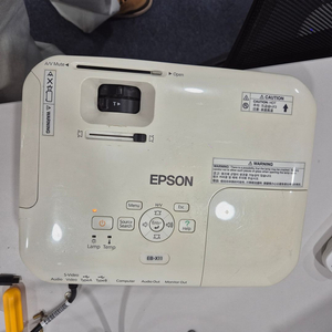 EPSON 빔프로젝터 EB-X11 (2대 보유) (1대 씩 판매가능)