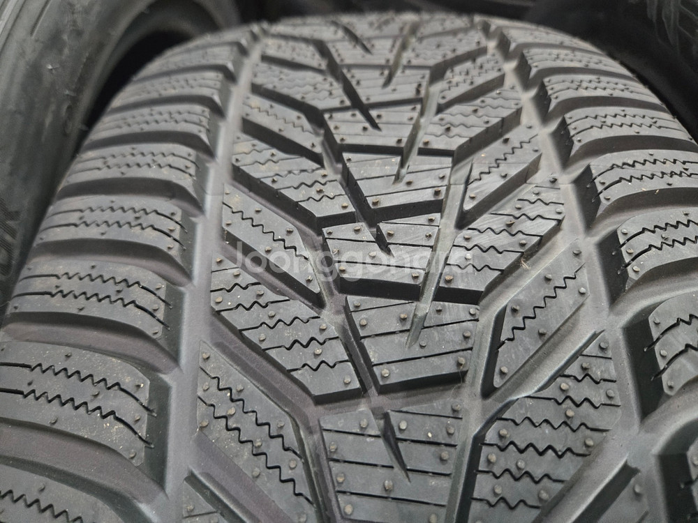 245 45 20 한국 이월신품 윈터타이어 한대분 판매합니다--2