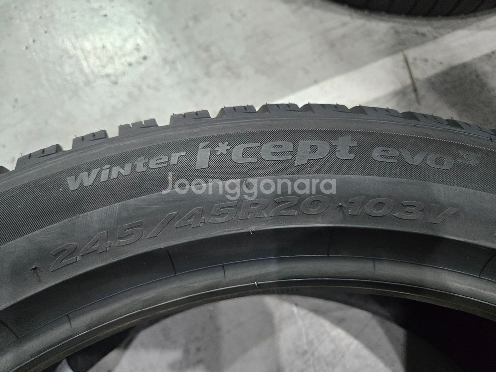 245 45 20 한국 이월신품 윈터타이어 한대분 판매합니다--3