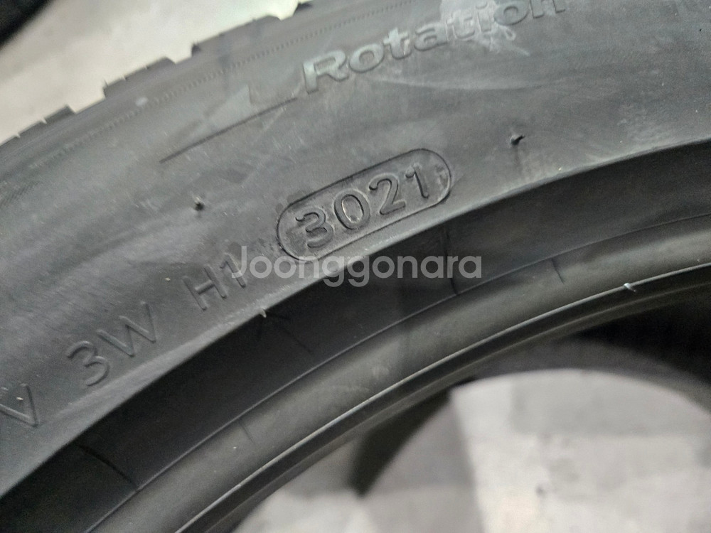 245 45 20 한국 이월신품 윈터타이어 한대분 판매합니다--4