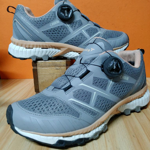 트렉스타 서라운드 고어텍스 보아 트레킹화(표기235추천사이즈230)