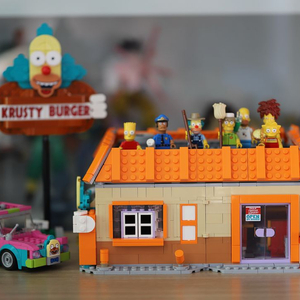 레고 10352 심슨 크러스티버거 조립품 팝니다.