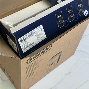 드롱기 전자동 커피머신 ECAM12.122.B 단순개봉 미사용