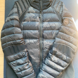 캐나다구스 퍼렌 블랙라벨 클래식카모 L사이즈 판매합니다 교환가능