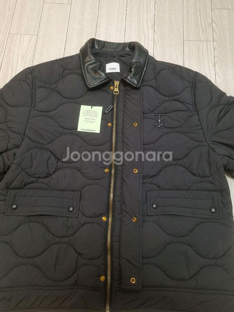 (새상폼)버버리 퀼팅 패딩 점퍼 블랙 XL--4