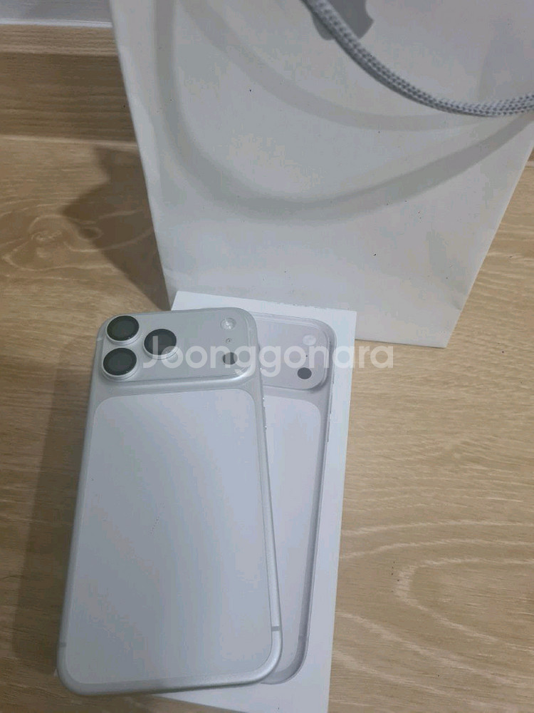 아이폰 17 프로맥스 흰색 자급제 256 기가팝니다--1