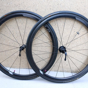 상태A급) 가성비갑 자이언트 slr1 림브 튜블리스래디 카본휠셋+브레이크패드 판매합니다 (43만원)