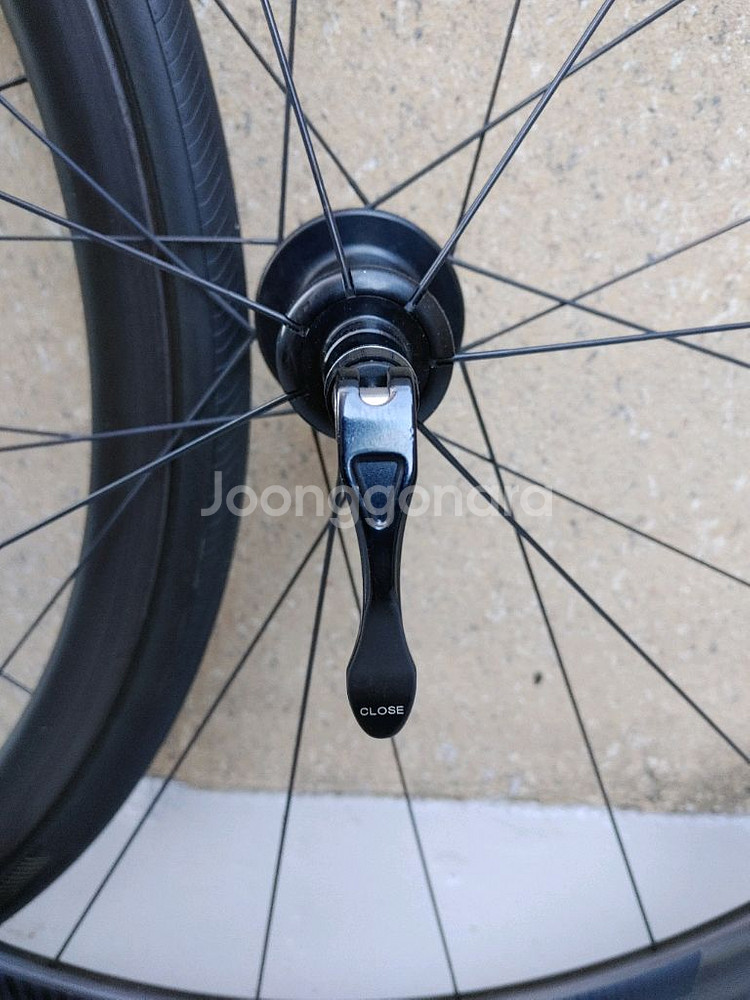 상태A급) 가성비갑 자이언트 slr1 림브 튜블리스래디 카본휠셋+브레이크패드 판매합니다 (43만원)--1