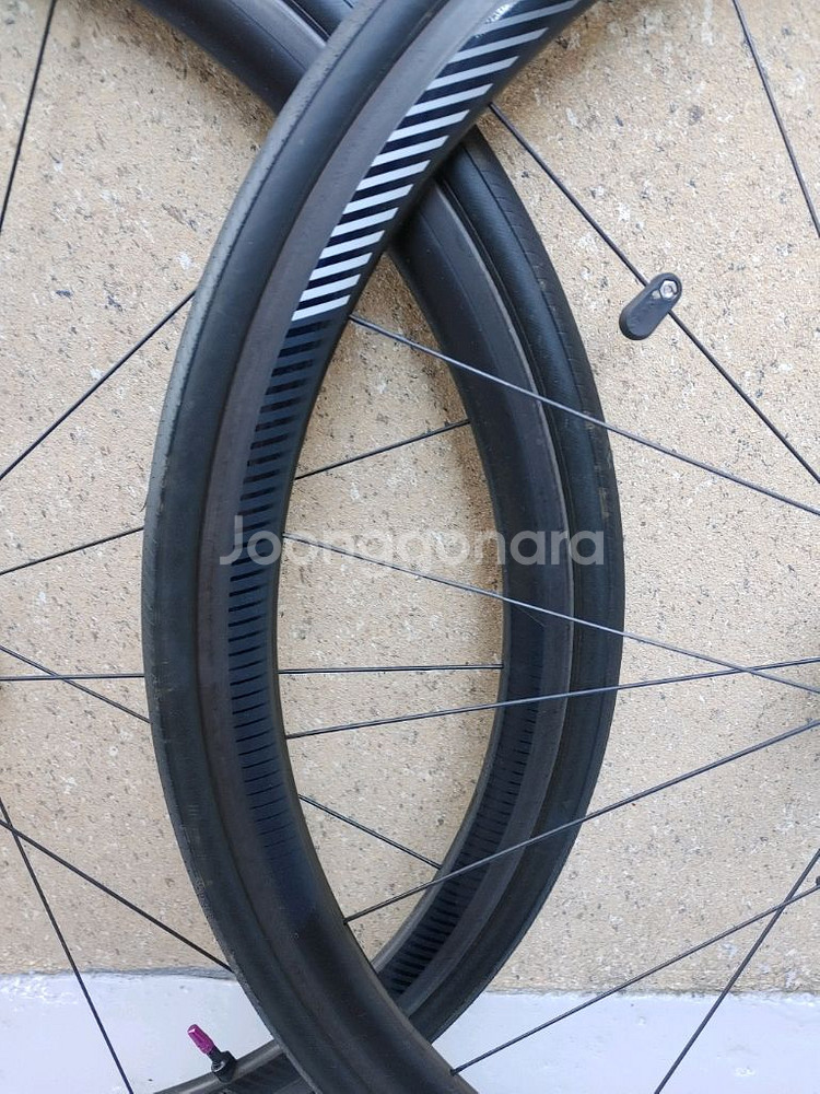 상태A급) 가성비갑 자이언트 slr1 림브 튜블리스래디 카본휠셋+브레이크패드 판매합니다 (43만원)--6