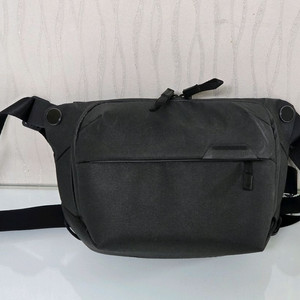 픽디자인 에브리데이 슬링백 3L 팝니다.