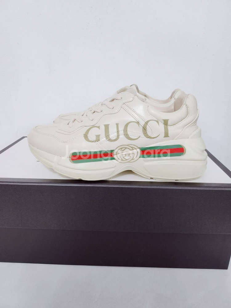 구찌 라이톤 띠로고 여성 스니커즈 35.5/225--6