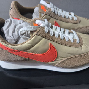 나이키 데이브레이크 SP 베가스 골드