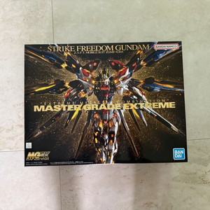 MGEX 스트라이크 프리덤 건담 팝니다