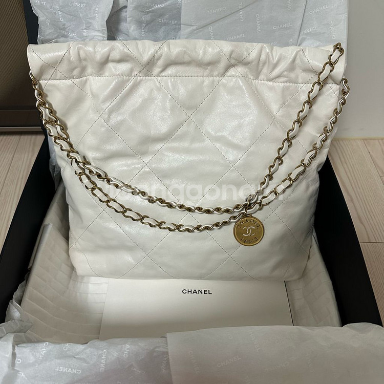 샤넬 22백 스몰 화이트--1
