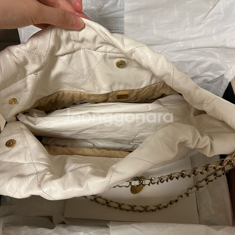 샤넬 22백 스몰 화이트--3