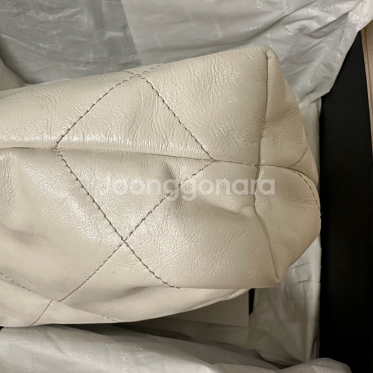 샤넬 22백 스몰 화이트--5