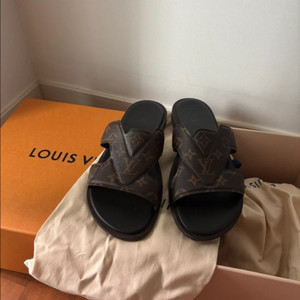 루이비통 모노그램 오아시스 뮬 슬리퍼 8사이즈