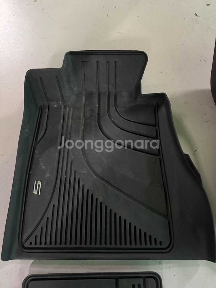 bmw g30 5시리즈 정품 매트 앞뒤세트 팝니다--3