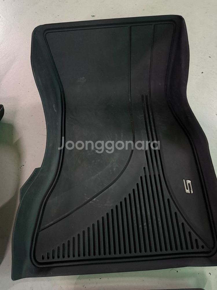 bmw g30 5시리즈 정품 매트 앞뒤세트 팝니다--4