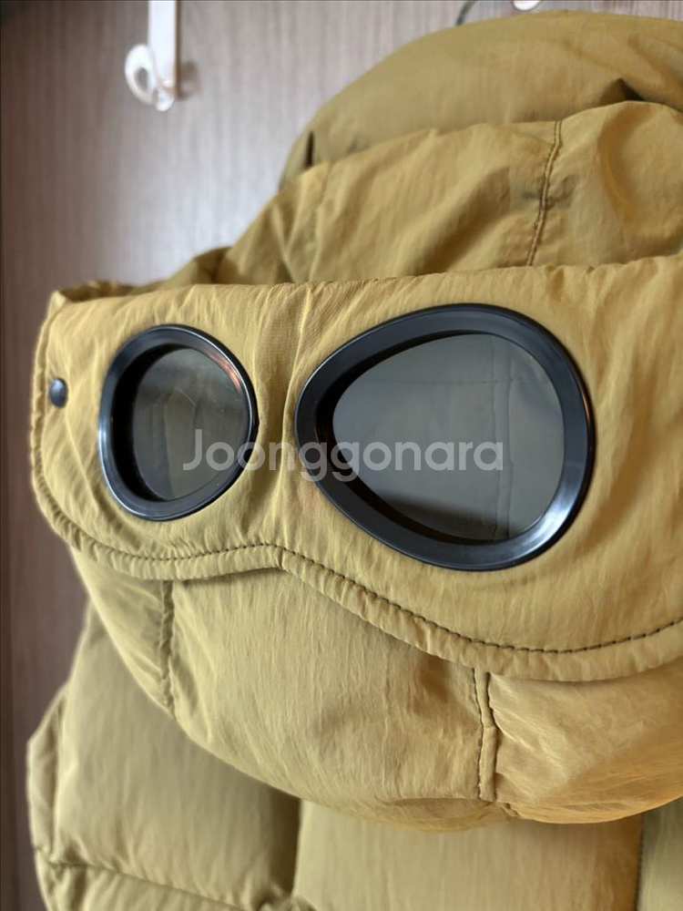 CP컴퍼니 패딩조끼 겨자색--4