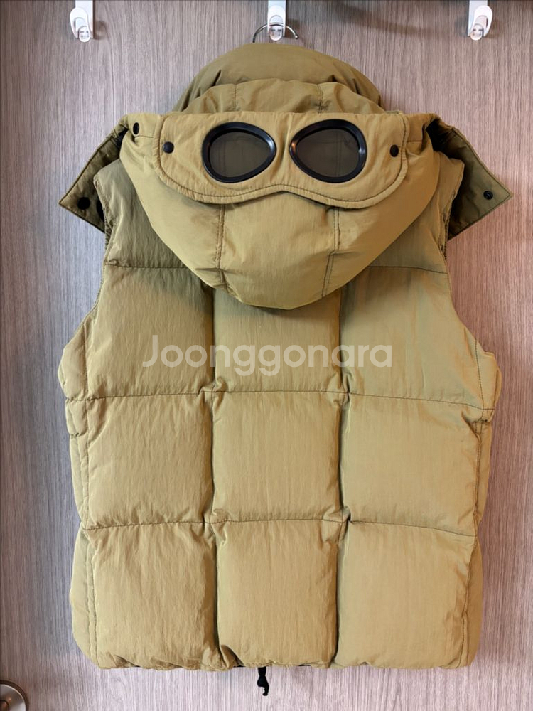 CP컴퍼니 패딩조끼 겨자색--3