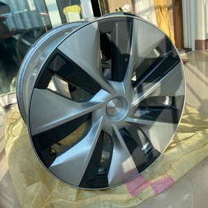 테슬라모델y 19인치 제미니휠과커버