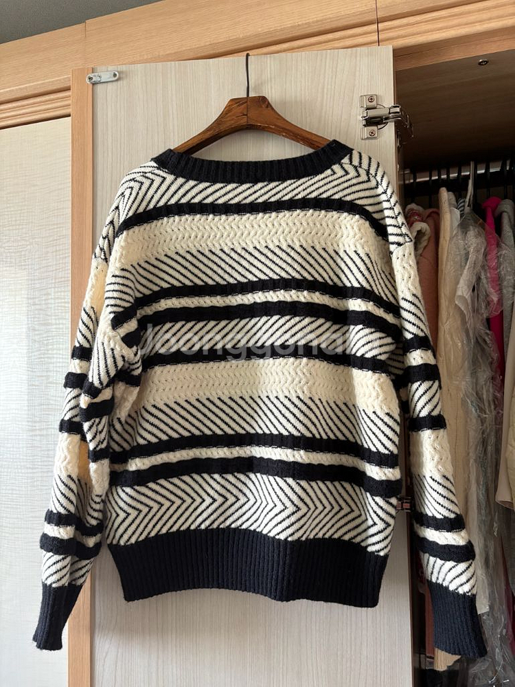 베이직 스트라이프 니트 스웨터--1