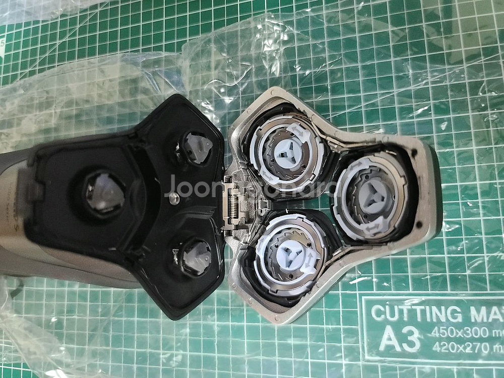 필립스 5000 시리즈 전기면도기 + 충전기--2