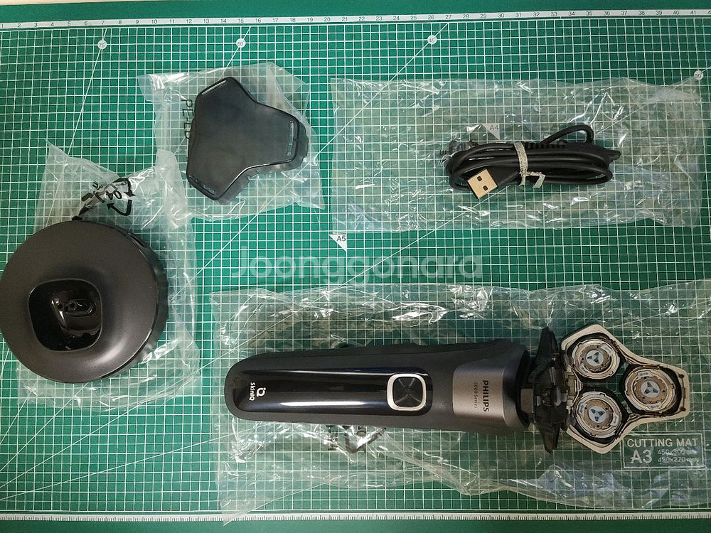 필립스 5000 시리즈 전기면도기 + 충전기--3