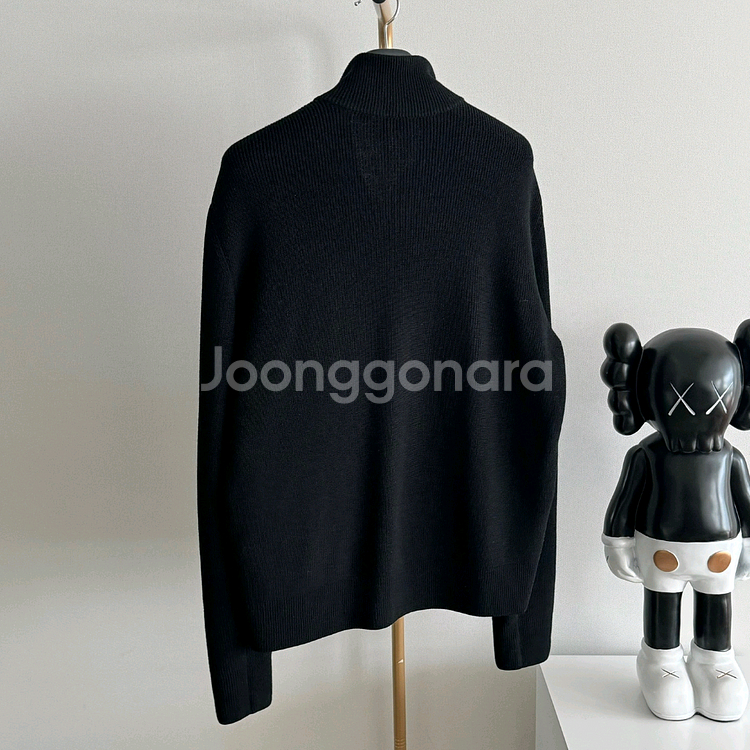 몽클레어 유광 니트패딩 신형22-23년식 Xl 사이즈--2