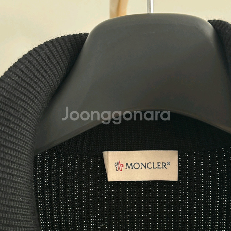 몽클레어 유광 니트패딩 신형22-23년식 Xl 사이즈--4