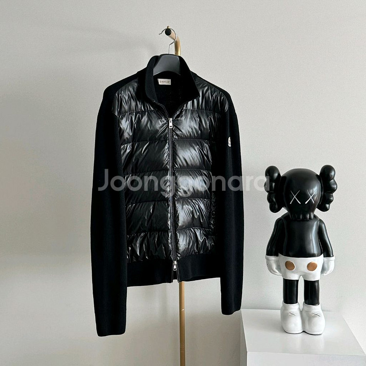 몽클레어 유광 니트패딩 신형22-23년식 Xl 사이즈--0