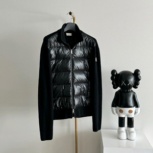 몽클레어 유광 니트패딩 신형22-23년식 Xl 사이즈